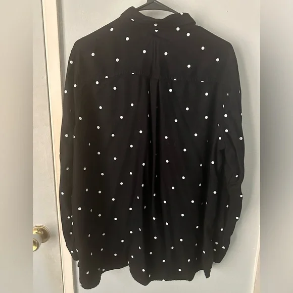 Women’s Old Navy black with white polka dots button up top - Picture 2 of 4